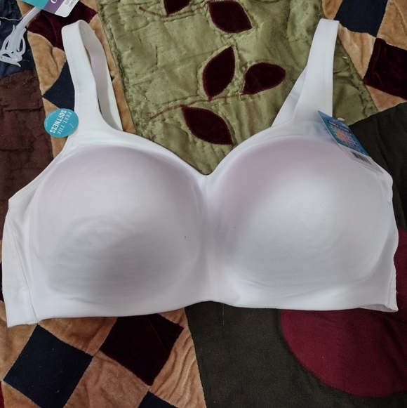 Vanity Fair Radiant Collection Cream Comfort Bra - Picture 4 of 5